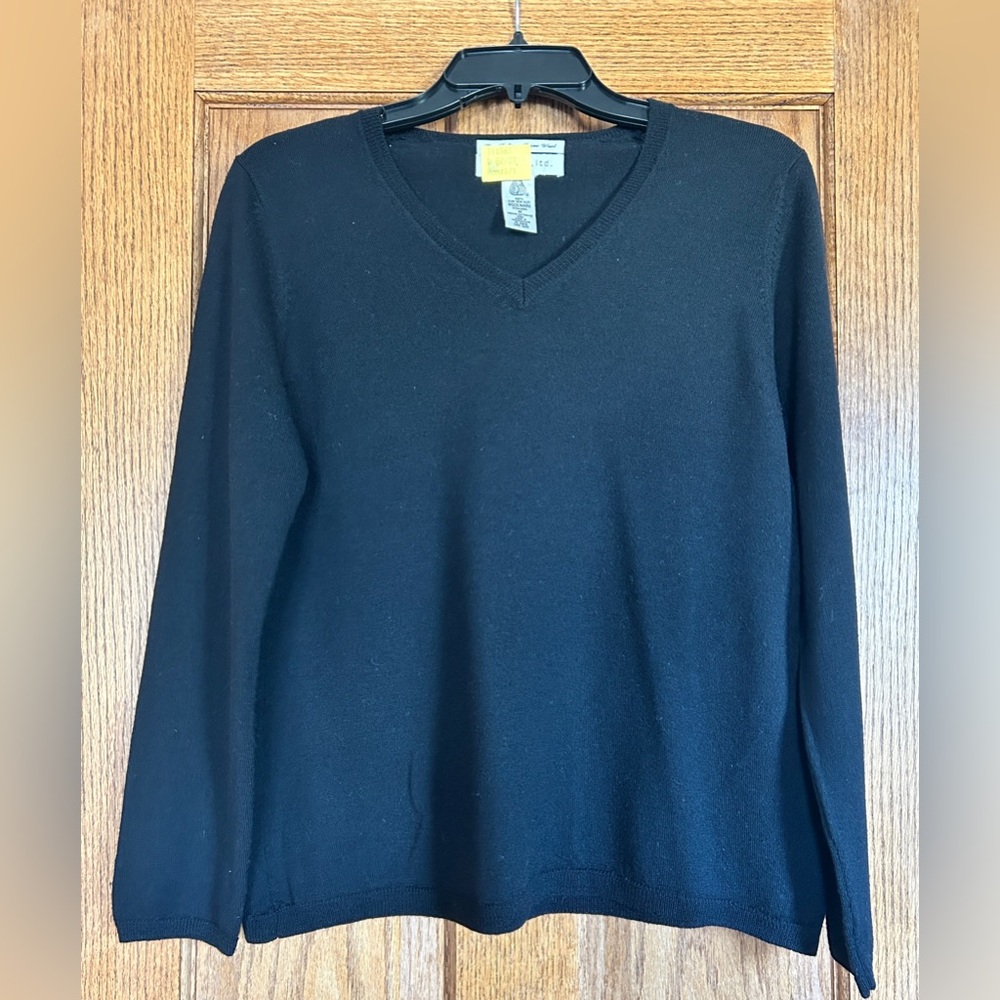 Women’s V Neck 100% Wool Sweater, Size Medium